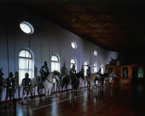 Armeria. Sala delle armature del castello di Ambras a Innsbruck.De Agostini Picture Library/G. Nimatallah
