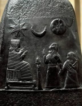 Rilievo. Particolare di un kudurru cassita raffigurante Melishipak II che presenta la figlia a Nana, dea dell'Amore (Parigi, Louvre).De Agostini Picture Library/G. Dagli Orti