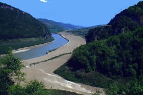 Umbria. Il corso del Tevere nei pressi di Todi (Perugia).De Agostini Picture Library/M. Leigheb