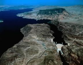 Bacino di ritenuta. Sbarramento del fiume Colorado prima dello sbocco nel lago Mead.De Agostini Picture Library / Pubbliaerfoto