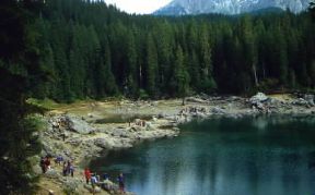 Lago di Carezza. Una veduta del lago alpino.De Agostini Picture Library/M. Pedone