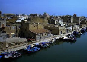 Mazara del Vallo. Scorcio del porto-canale della localitÃ , sede della piÃ¹ importante flotta peschereccia italiana.De Agostini Picture Library/M. Leigheb