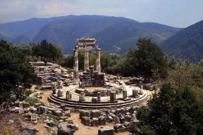 Delfi . La thÃ³los nel santuario di Atena Pronaia.De Agostini Picture Library/G. Dagli Orti