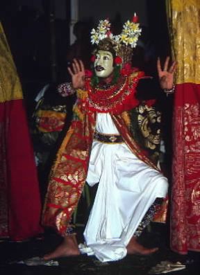 Indonesia . Danzatore di wayang topeng.De Agostini Picture Library/M. Bertinetti