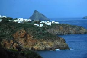 Isole Eolie. Il centro di Drauto nell'isola di Panarea.De Agostini Picture Library/G. e L. Roli