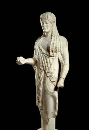 KÃ³re di stile arcaico in cui sono evidenti tracce dell'originale pittura (Atene, Museo dell'Acropoli).De Agostini Picture Library/G. Nimatallah