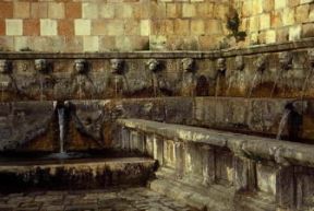 L'aquila. La fontana delle 99 cannelle.De Agostini Picture Library/G. Prato
