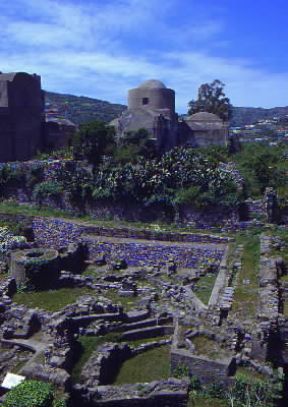 Lipari. Una veduta degli scavi sul Castello che hanno riportato alla luce una stratigrafia archeologica (dall'EtÃ  del Bronzo all'epoca romana) di grande interesse.De Agostini Picture Library/ G. Roli