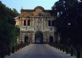 Parma . Ingresso alla cittadella, edificata a pianta pentagonale alla fine del sec. XVI.De Agostini Picture Library/A. De Gregorio