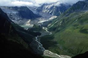 Bhutan . Un'impervia valle del Pho Chu.De Agostini Picture Library/G. de Vecchi