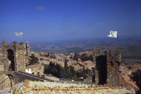 Montalcino. Veduta dell'abitato.De Agostini Picture Library / R. CrocellÃ 
