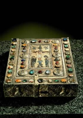 Smalto . Reliquiario ornato con argento dorato, smalti e gemme (sec. X-XI; Venezia, Tesoro di S. Marco).De Agostini Picture Library/M. Carrieri