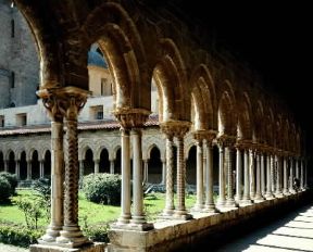 Chiostro. Scorcio del chiostro del duomo di Monreale.De Agostini Picture Library/A. Dagli Orti