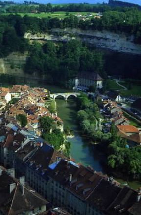 Friburgo. Veduta aerea della parte antica della cittÃ  attraversata dal fiume Saane.De Agostini Picture Library/ 2 P