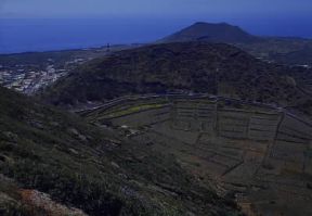 Linosa. Paesaggio dell'isola dal monte Vulcano.De Agostini Picture Library/G. Roli