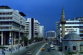Smirne . Quartiere moderno nel centro della cittÃ  turca.De Agostini Picture Library/G. P. Cavallero