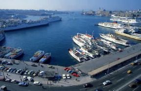 Il Pireo. Una veduta del porto.De Agostini Picture Library/A. Vergani