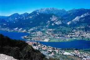 Brianza . Veduta dei laghi di Garlate e Olginate.De Agostini Picture Library/M. Pedone