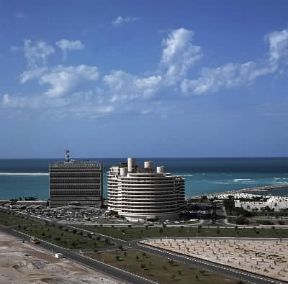 Emirati Arabi Uniti. Moderni edifici nella capitale Abu Dhabi.De Agostini Picture Library/F. Pagni