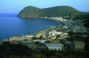 Isole Eolie. Una veduta di Canneto, nell'isola di Lipari.De Agostini Picture Library/M. Leigheb