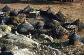 Sudan. Capanne nel Dar Nuba.De Agostini Picture Library/G. Gamba
