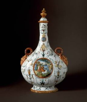 Ceramica. Fiasca italiana da pellegrino decorata a grottesche del sec. XVI (Firenze, Museo Nazionale del Bargello).De Agostini Picture Library/G. Nimatallah