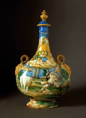 Fontana. Fiasca da pellegrino in maiolica realizzata nella bottega di Urbino nel sec. XVI (Firenze, Museo Nazionale del Bargello).De Agostini Picture Library/G. Nimatallah