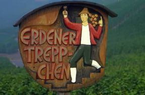 Insegna di un locale per la degustazione del vino nella valle della Mosella, a Trarbach.De Agostini Picture Library/A. Vergani