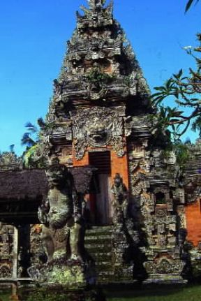 Bali. L'ingresso del tempio di Bangli.De Agostini Picture Library/M. Bertinetti