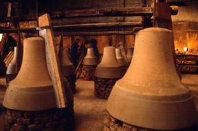 Campana. False campane in creta.De Agostini Picture Library/C. Visconti