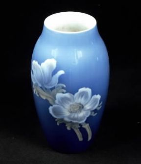 Ceramica. Vaso danese del sec. XIX (Milano, Museo del Castello Sforzesco).De Agostini Picture Library/A. Dagli Orti