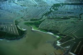 Giava. Veduta aerea della costa a est di Jakarta.De Agostini Picture Library/M. Bertinetti