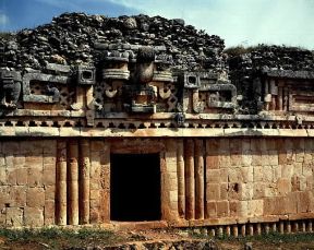 Maya. Un palazzo in stile puuc a LabnÃ , nello YucatÃ¡n.De Agostini Picture Library/G. Dagli Orti
