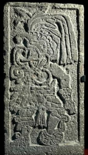 Stele della civiltÃ  tolteca raffigurante un giocatore di pelota con tiara di piume e ornamento nasale (CittÃ  di Messico, Museo Nazionale di Antropologia).De Agostini Picture Library/G. Dagli Orti