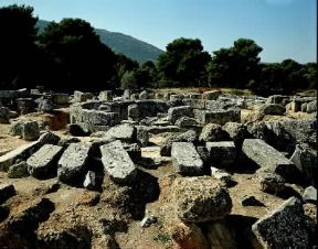 Policleto il Giovane. I resti della tholos di Epidauro.De Agostini Picture Library/G. Dagli Orti