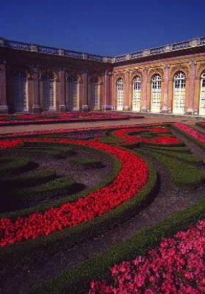 Trianon. Veduta del giardino della villa costruita da J.-H. Mansart per Luigi XIV.De Agostini Picture Library/G. SioÃ«n