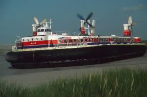 Hovercraft approda sulla spiaggia.De Agostini Picture Library / C. Sappa