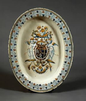 Ceramica. Piatto italiano con stemma (Milano, Castello Sforzesco).De Agostini Picture Library/A. Dagli Orti