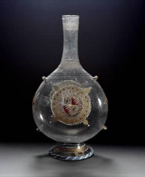 Fiasca in vetro con lo stemma dei Bentivoglio, realizzata a Murano nel 1492 (Bologna, Museo Civico Medievale).De Agostini Picture Library/A. De Gregorio
