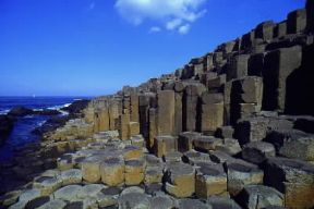 Irlanda . Un tratto dell'imponente scogliera a struttura colonnare del Giant's Causeway.De Agostini Picture Library/N. Cirani