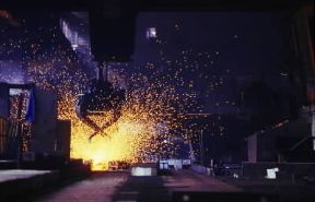 Lussemburgo. Un'acciaieria nella parte sud-occidentale del Paese.De Agostini Picture Library/C. Sappa