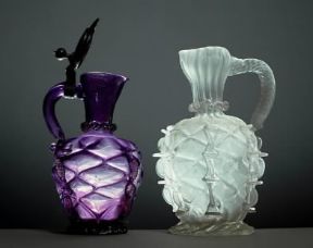 Vetro. Brocche inglesi in vetro al piombo del sec. XVII (Praga, Museo delle Arti Decorative).De Agostini Picture Library/A. Dagli Orti