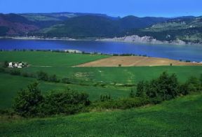 Umbria. Veduta del lago di Corbara nella conca di Terni.De Agostini Picture Library/M. Leigheb