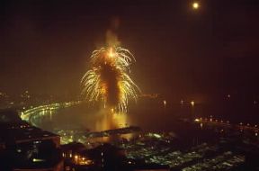Italia . Fuochi d'artificio per la festa di Piedigrotta a Napoli.De Agostini Picture Library/A. Vergani