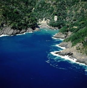 Riviera di Levante. Veduta della baia di S. Fruttuoso.De Agostini Picture Library / R. Merlo