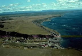 Terra del Fuoco. Veduta aerea dello stretto di Magellano che separa le isole dal continente.De Agostini Picture Library/Pubbli Aer Foto
