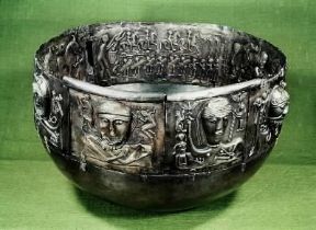 Arte celtica. Calderone in argento con figurazioni mitologiche in rilievo proveniente da Gundestrup (Copenaghen, National Museet).Copenaghen, National Museet