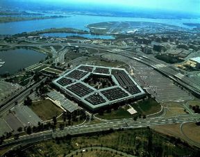 Pentagono. Una veduta dell'edificio con il fiume Potomac sullo sfondo.De Agostini Picture Library/Pubbliaerfoto