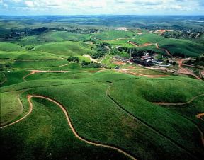 Pernambuco. Piantagione di canna da zucchero con annesso l'impianto di raffinazione.De Agostini Picture Library/Pubbliaerfoto