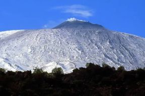 Vulcano. Veduta dell'Etna innevato (Catania).De Agostini Picture Library/A. Vergani